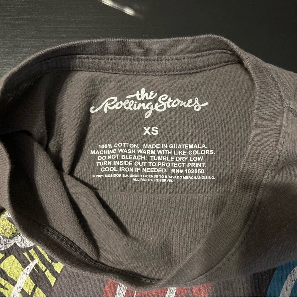 👅The Rolling Stones Women’s T-Shirt - Gray with Colorful Tongue Graphics Size XS - Picture 4 of 4